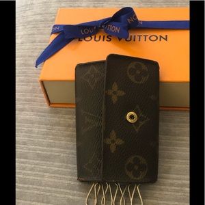 Louis Vuitton key holder classic monogram with box